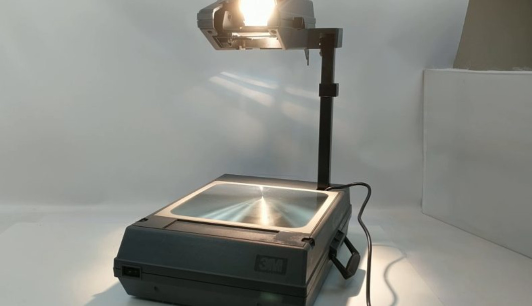 What are overhead projectors? Everything you need to know