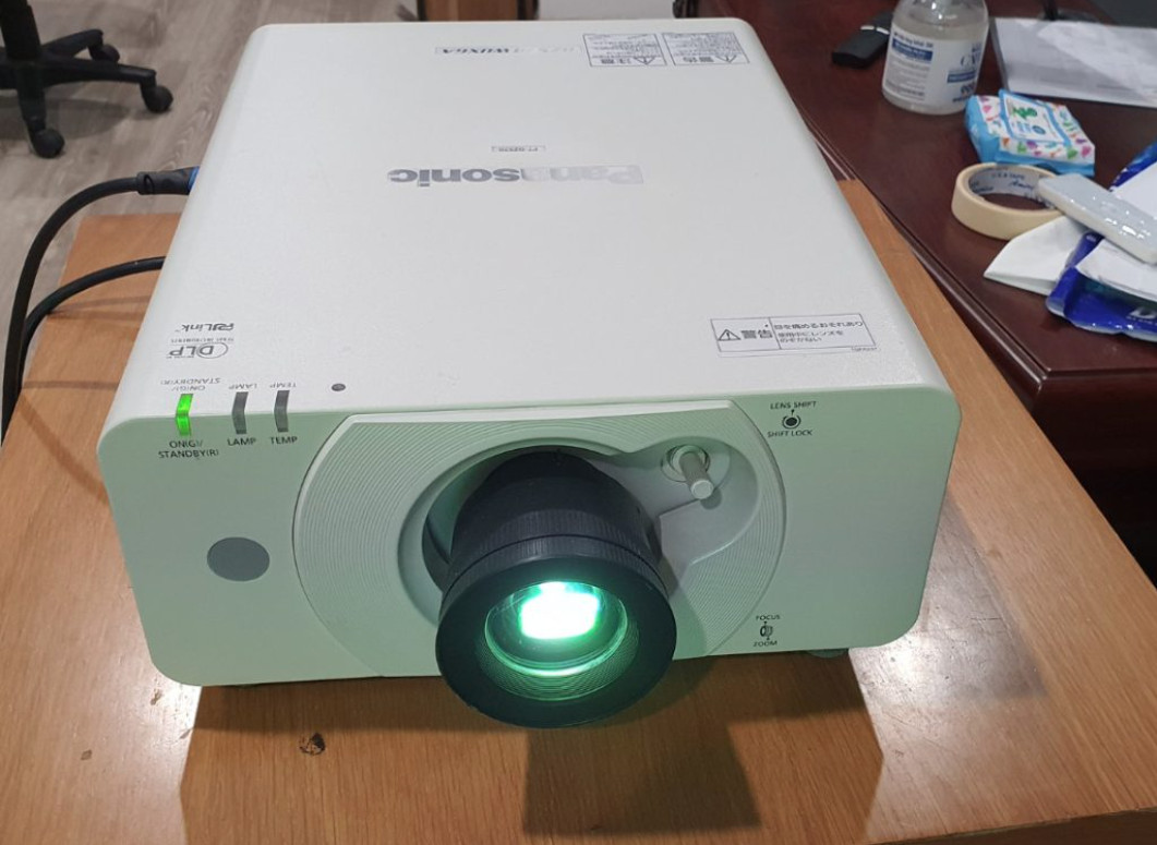 Why is my projector flickering? How to fix it? ZDclick