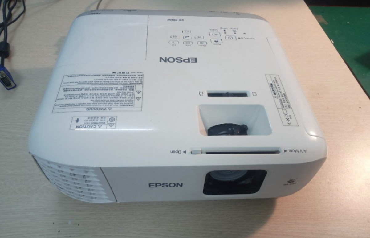 Why is my projector flickering? How to fix it? ZDclick