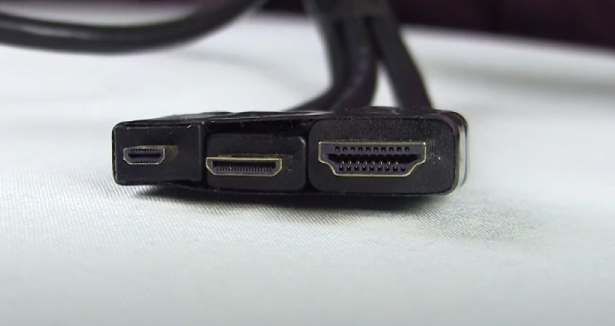 How to connect the speaker to the projector? Get your job done in just