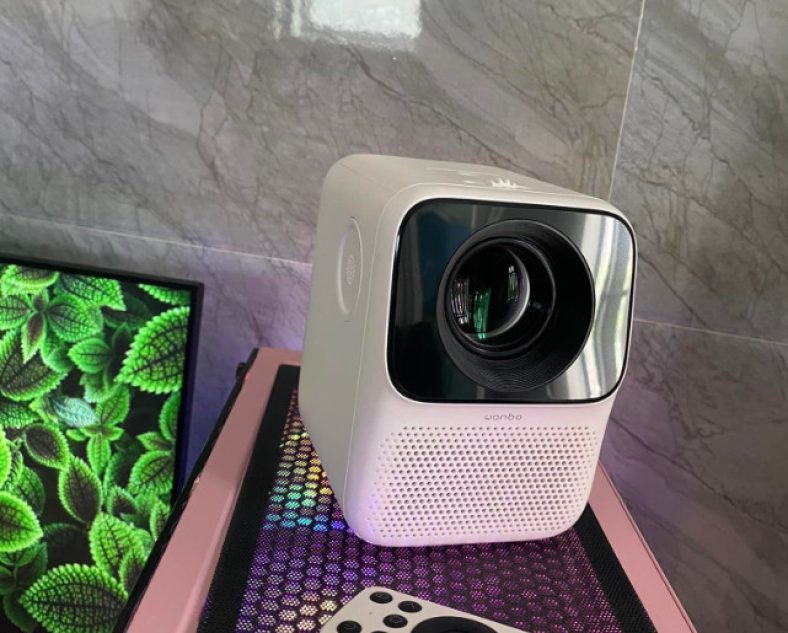 How many Watts does a Projector use?